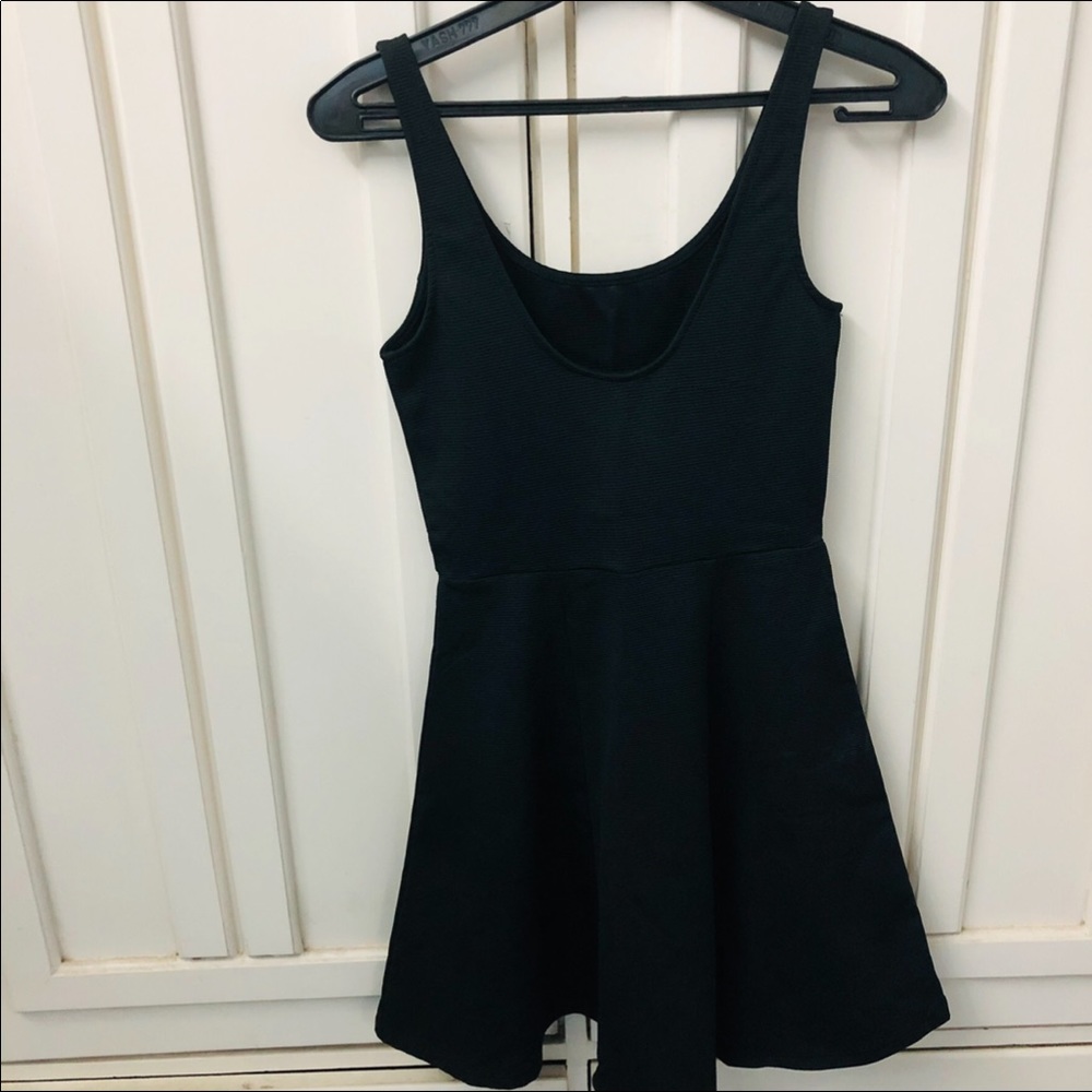 H&M black skater dress - Picture 6 of 6